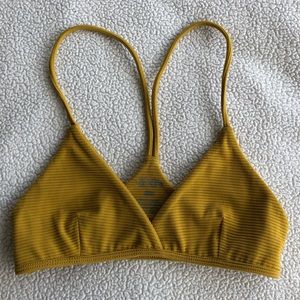 BRAND NEW WITHOUT TAGS RIBBED MUSTARD TOP SIZE MEDIUM BY BENOA SWIM